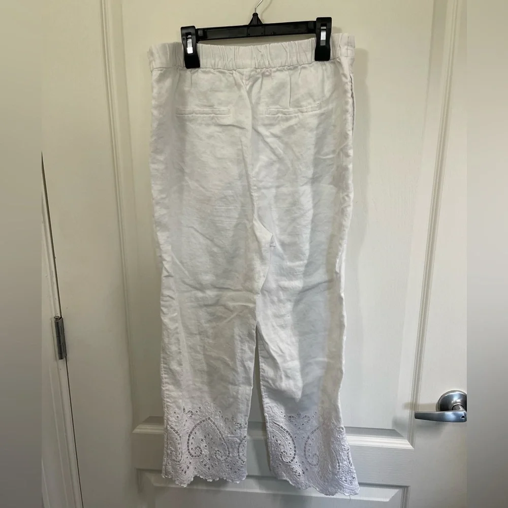 Chico's Women's White Cropped Pants Size 1 Eyelet Trim bottom Elastic Waist